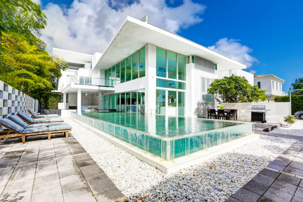 Mansion rentals with water front views
